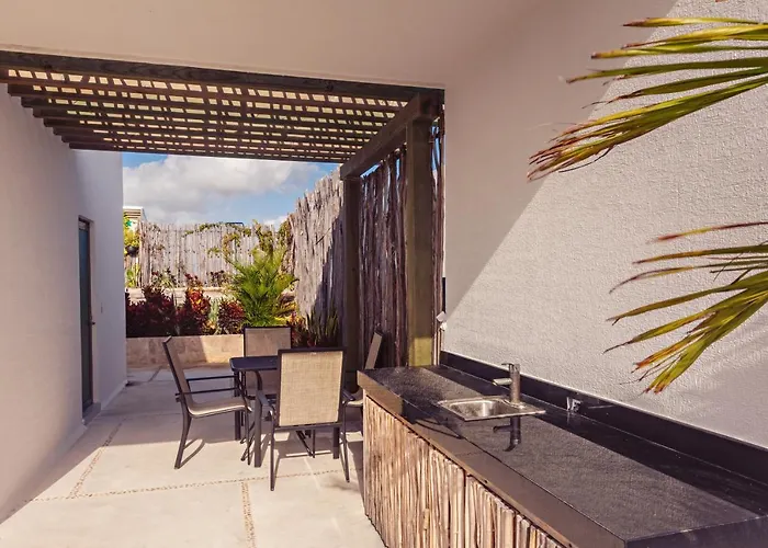 Mararena Family & Long Living - Steps From 5th Avenue Apartahotel